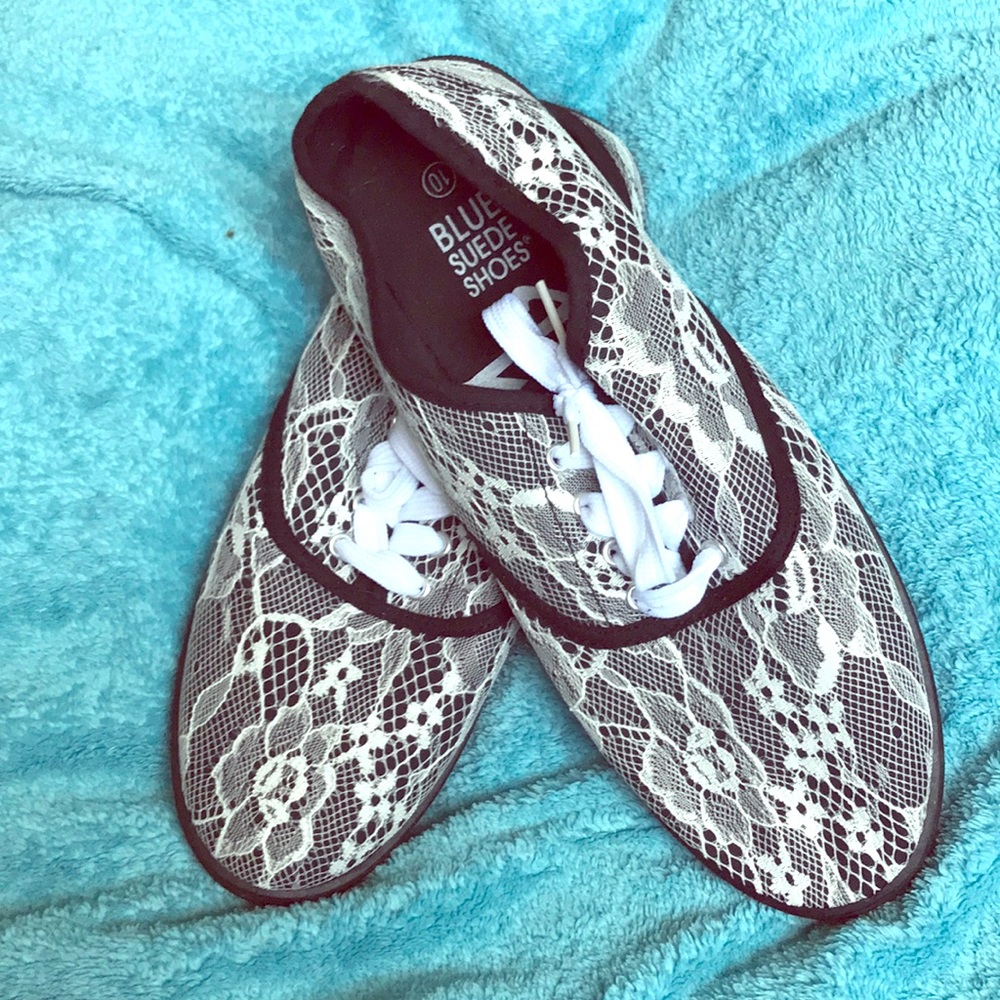 Black and white lace sneakers! Sz 10